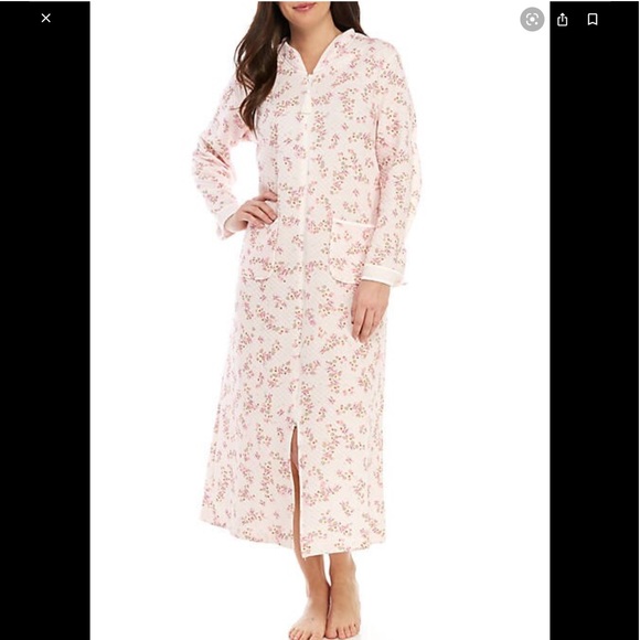 Miss Elaine Other - Miss Elaine Pink Sprays Quilted Long Knit Robe. PM